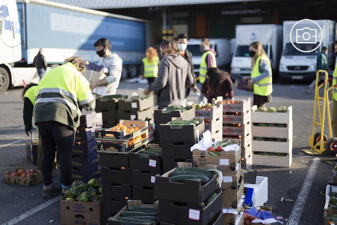 Xarxes d'aliments i suport mutu a València per pal·liar la situació de precarietat i la falta d'eines socials