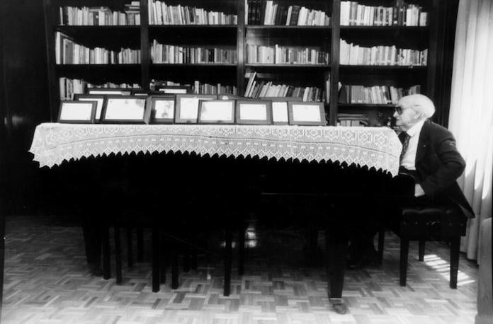 Joaquin Rodrigo al piano