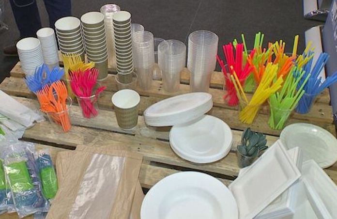 Plats, coberts i palletes de plàstic, prohibits a la Unió Europea a partir del 3 de juliol