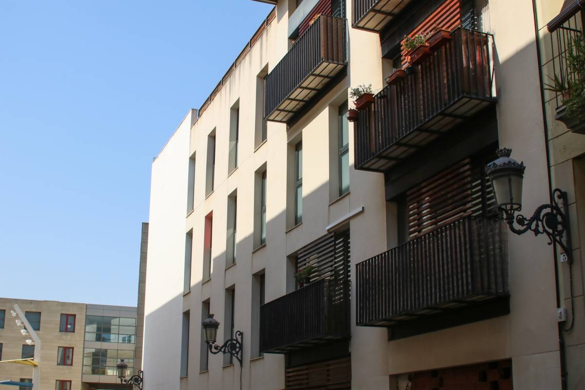 Els valencians han de dedicar el sou brut de 4,8 anys a pagar la hipoteca del seu habitatge, segons un estudi