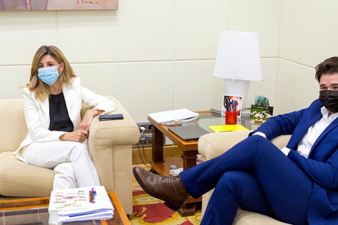 La vicepresidenta tercera del govern espanyol, Yolanda Díaz, i el portaveu d'ERC al Congrés, Gabriel Rufián, reunits al Ministeri