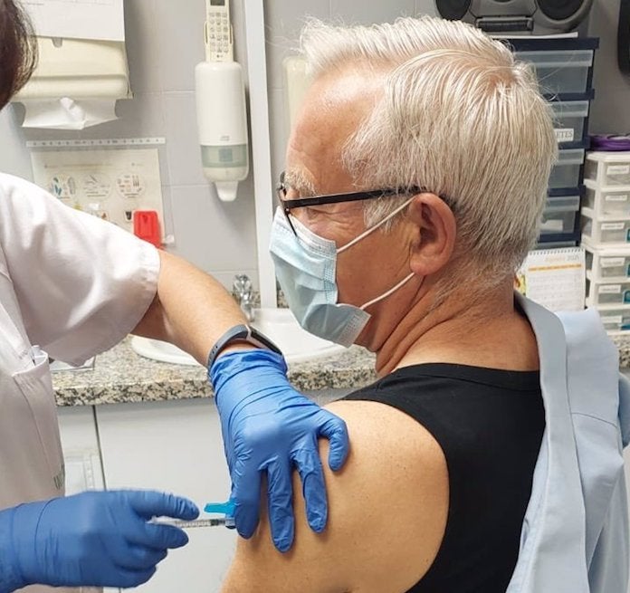 Ribó, després de reclamar la seua vacuna: «Casualment, a les 7.45h he rebut un missatge per vacunar-me a les 9h»