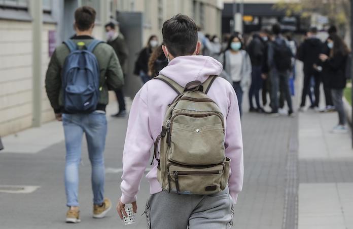 Quatre de cada deu universitaris envien contingut sexual per mòbil o xarxes, segons un estudi