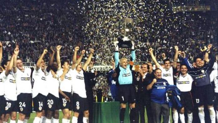 Tal dia com hui del 2002 el València CF va celebrar el títol de campió de lliga 2001-2002