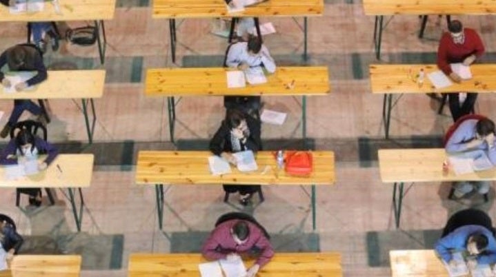 Demanen repetir l'examen de l'oposició d'educació perquè no es va facilitar en valencià