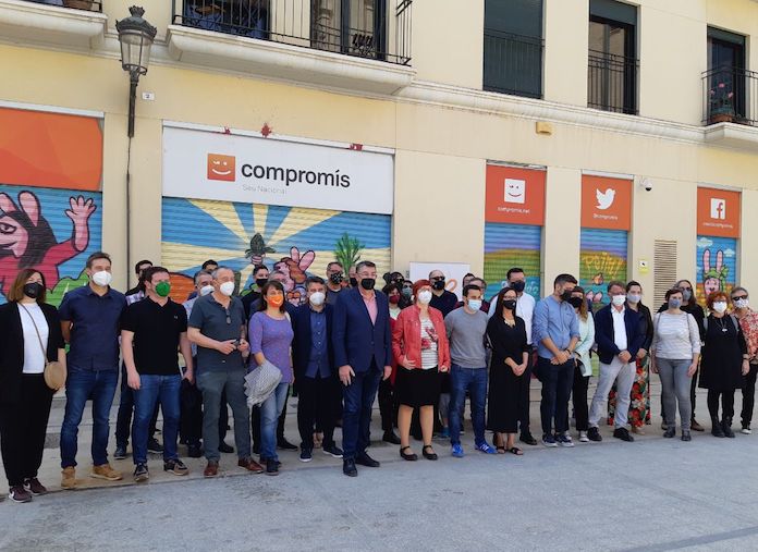 Àgueda Micó i l'equip de la candidatura «Força, poble, futur»