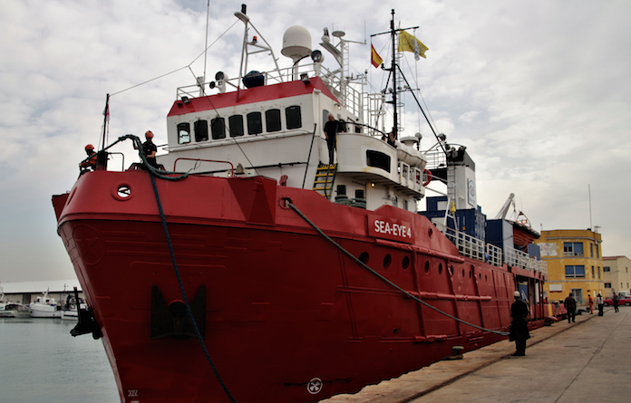 El vaixell de rescat «Sea-Eye 4» salpa del port de Borriana per a la seua primera missió