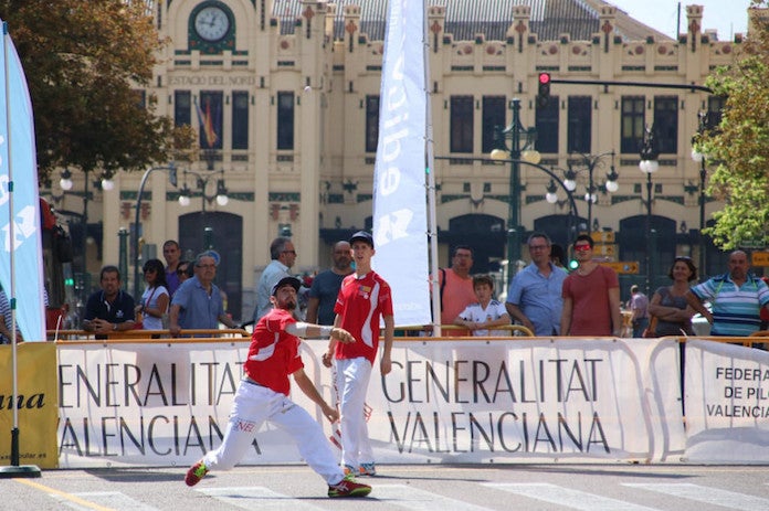 Tal dia com hui del 1391 el Consell de la ciutat de València va prohibir el joc de pilota als carrers 