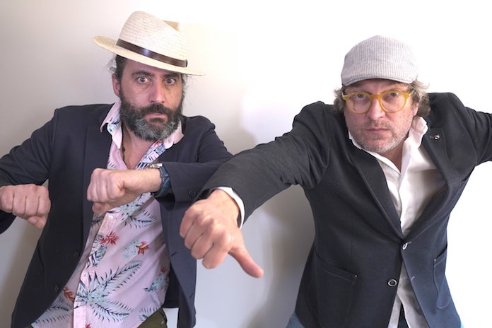 «Com afectarà els xiquets escoltar l’himne espanyol de bon matí cara el rei?», es pregunten Solano & Tur