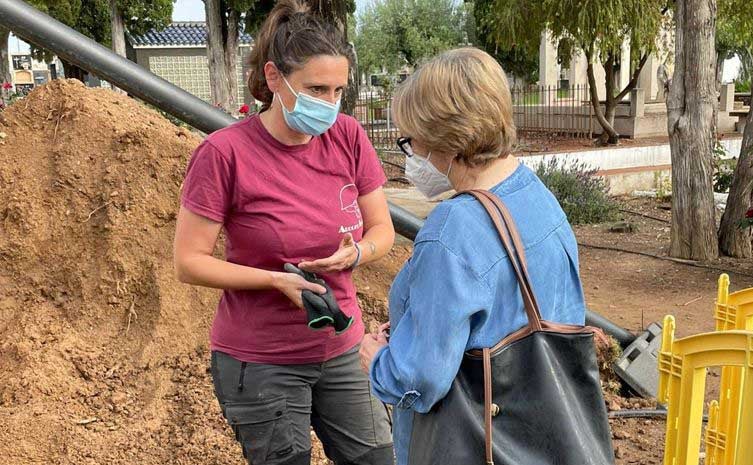 Teresa Arrufat Forner i Arantxa Jansen, conversen a peu d'excavació