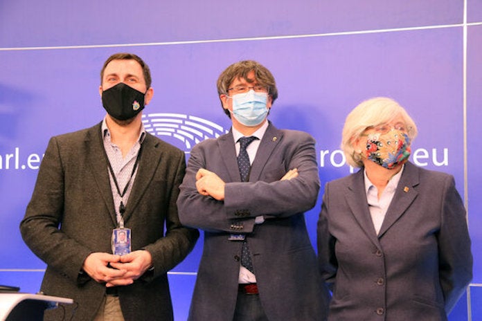 Els eurodiputats de JxCat Carles Puigdemont, Toni Comín i Clara Ponsatí després de la roda de premsa a l'Eurocambra sobre el suplicatori | Natàlia Segura | ACN