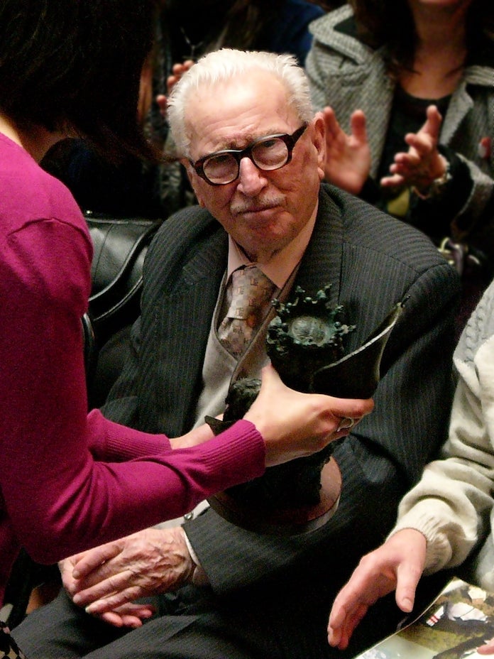 Josep Lluís Bausset rep el guardó creat per Manuel Boix en l'homenatge d'ACPV el 2010, Octubre CCC, València