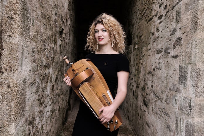 Eléonore Fourniau impartirà el taller «Músiques i cants d'Anatòlia» al Jardí Botànic de València  | Polirítmia