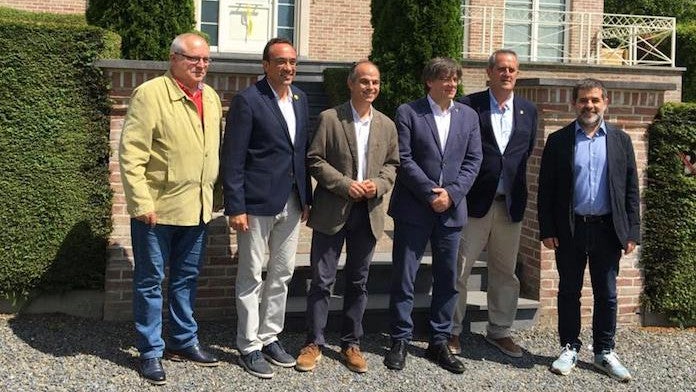 Sànchez, Turull, Rull i Forn visiten Puigdemont a Waterloo | Foto Regina Laguna
