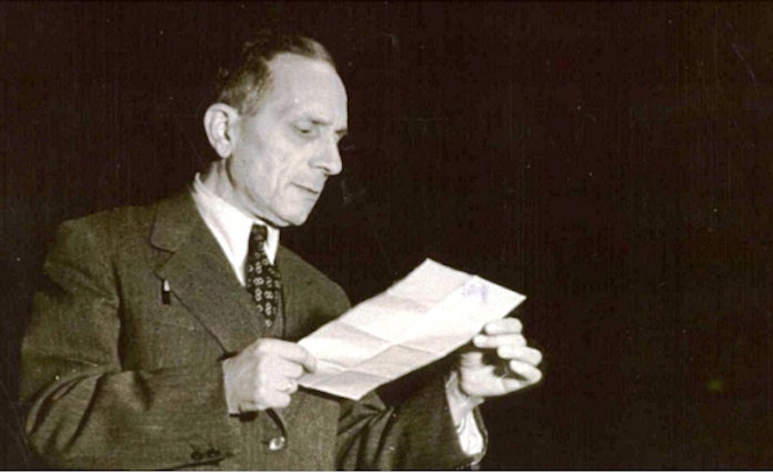 Tal dia com hui del 1955 va morir el poeta i gramàtic Carles Salvador 