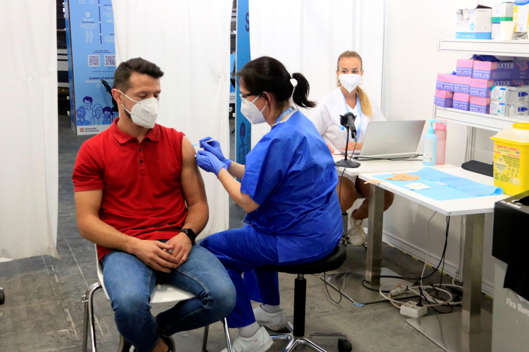 La UE veu amb preocupació la 'insuficient' vacunació dels sanitaris i treballadors de residències