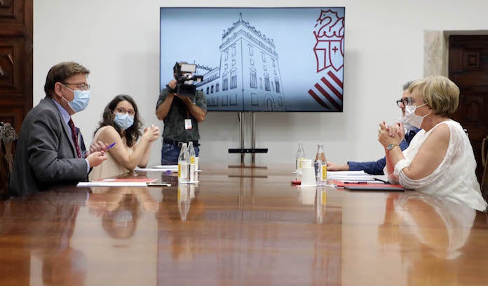 Reunió del president de la Generalitat, el comissionat per al Pla d'Acció per a la Salut Mental, Drogodependències i Conductes Addictives, Rafael Tabarés; la vicepresidenta i consellera d'Igualtat i Polítiques Inclusives, Mónica Oltra, i la consellera de