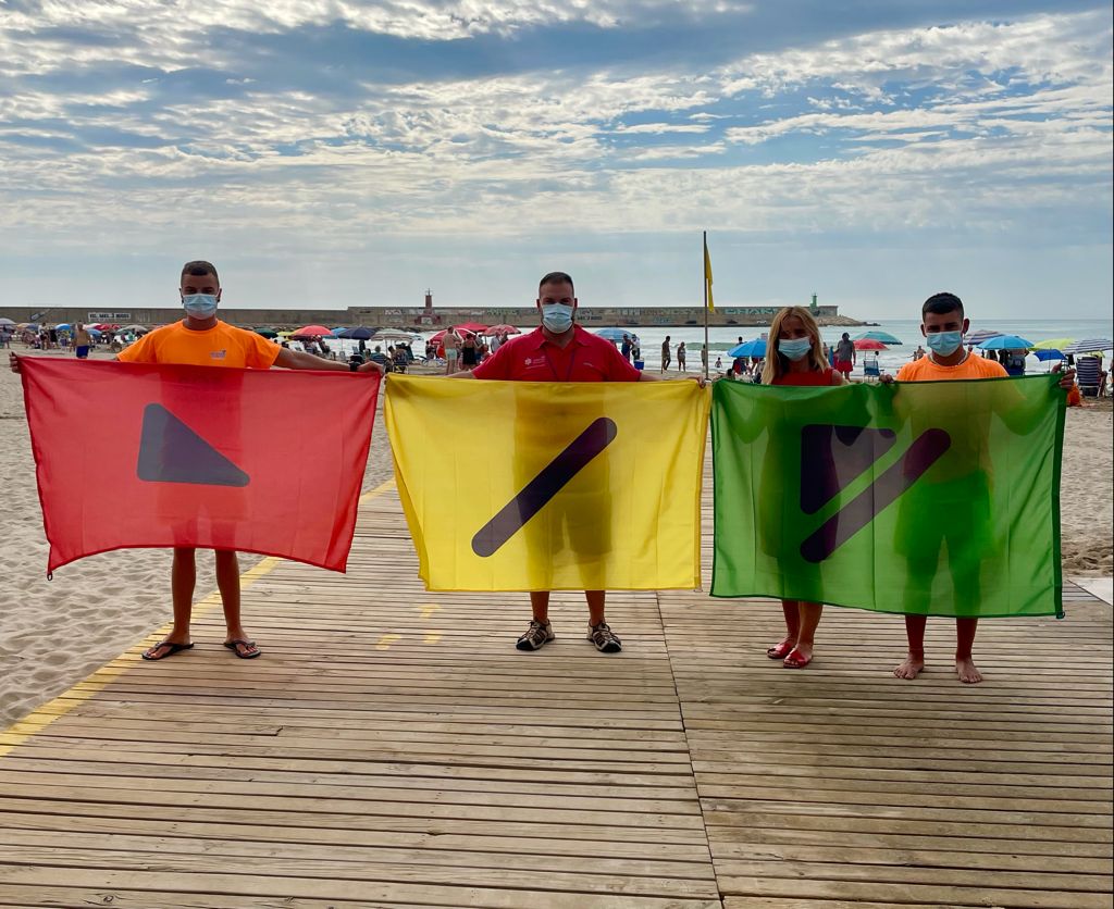 Banderes adaptades a les persones daltòniques per a les platges de Benicarló