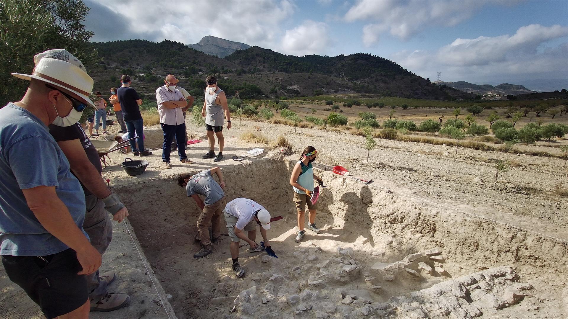 Troben murs d'una alqueria islàmica de l'Edat mitjana a Petrer