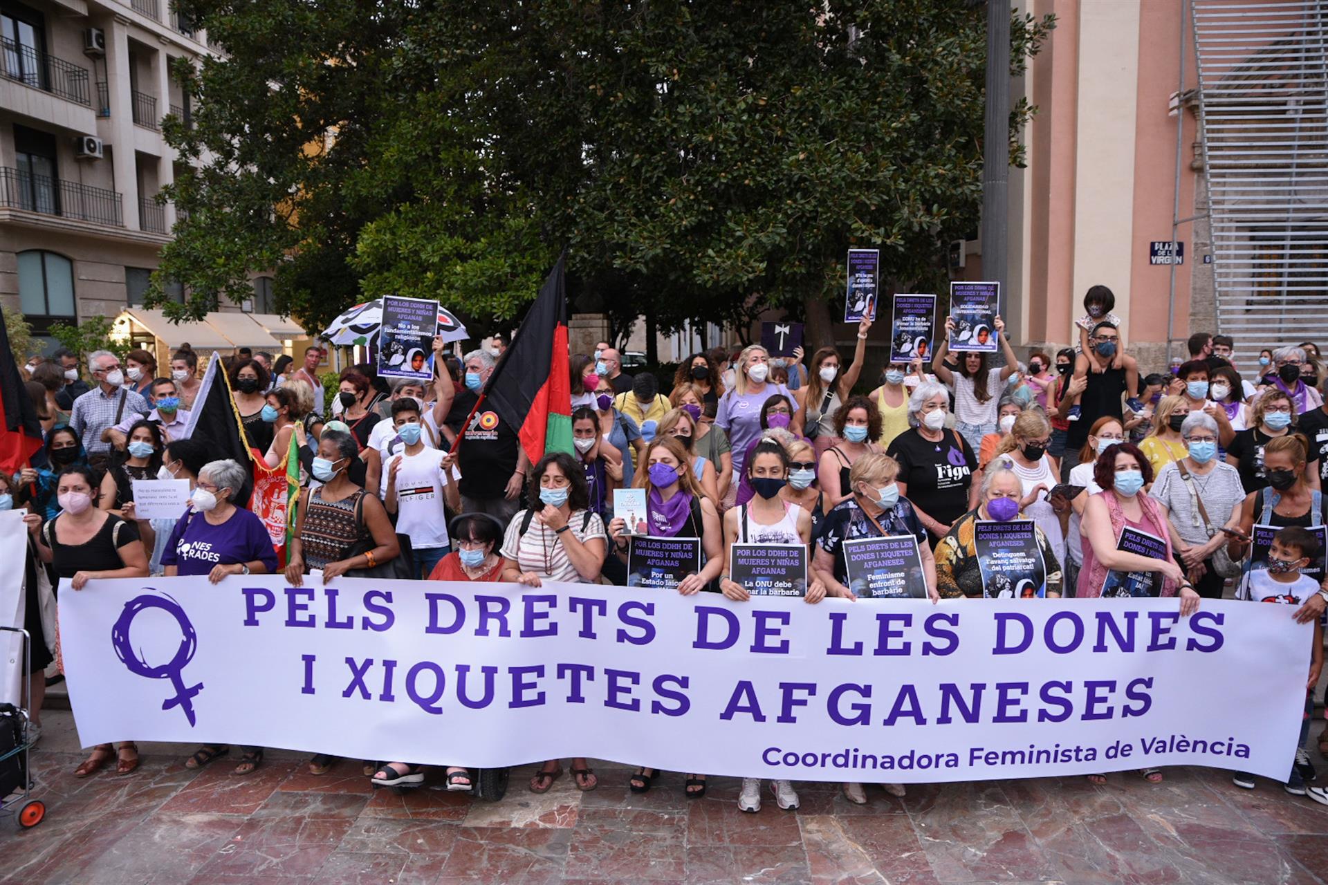 Centenars de persones es concentren a València per les dones afganeses: «No seré lliure fins que totes ho siguem»