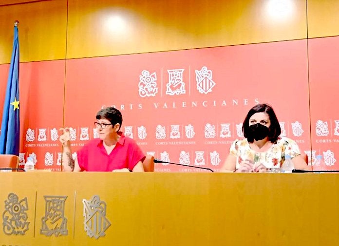 La coordinadora general de Podem, Pilar Lima, i la diputada d'UP, Estefania Blanes