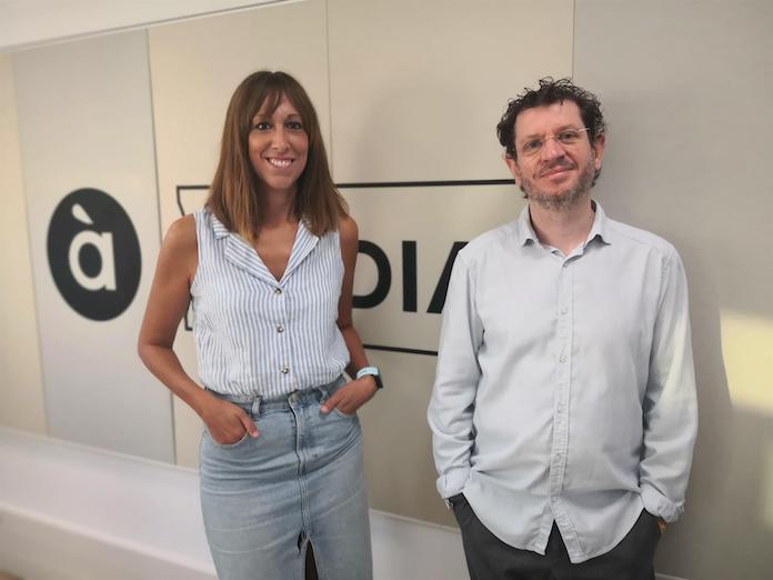 Jèssica Crespo i Òscar Martínez, presentadors de «Les NTC del matí»