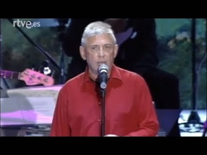 Tal dia com hui del 1997 van xiular Raimon per cantar en valencià durant l'homenatge a Miguel Àngel Blanco