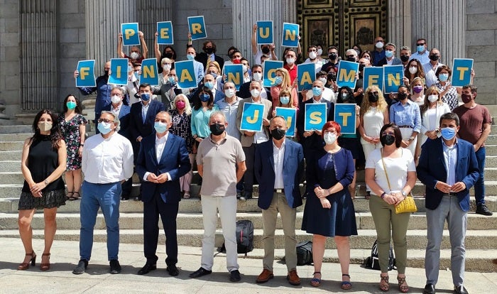 Demanen a la Plataforma per un Finançament Just que inste les Corts a modificar la lletra de l'himne oficial