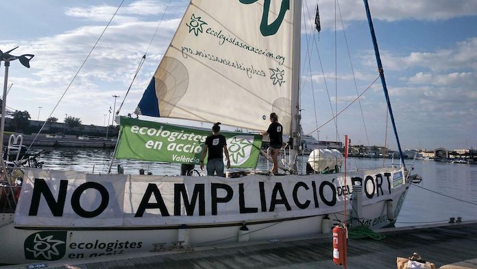 El veler d'Ecologistes en Acció arriba a València per denunciar l'ampliació del port