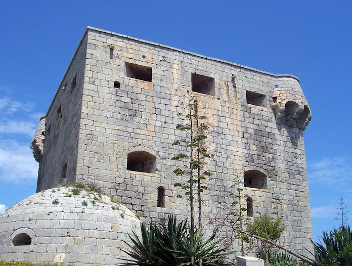 Tal dia com hui del 1619 els pirates barbarescs van atacar la Torre del Rei d'Orpesa 