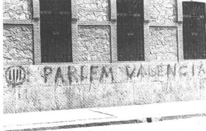 Tal dia com hui del 1965 van aparéixer pintades a favor del valencià, les primeres durant la dictadura franquista
