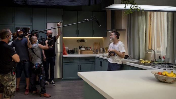 La sèrie es roda en un plató 360° construït a l'Estudi 1 del Centre de Producció d'À Punt Mèdia a Burjassot | À Punt