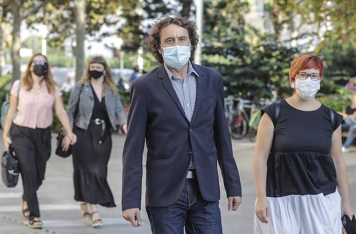 El director general de Política Lingüística, Rubén Trenzano, i la secretària general de Més-Compromís, Àgueda Micó | Rober Solsona | EP