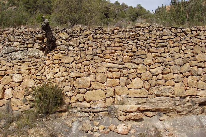 La UNESCO va reconéixer la tècnica de les construccions de pedra seca el 2018 | Vicens | Diari La Veu