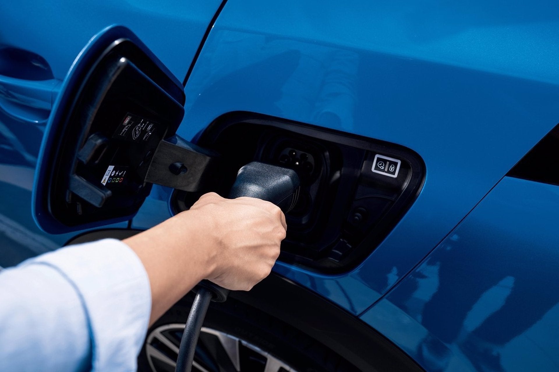 L'OCU denuncia la falta d'electrolineres en les carreteres del País Valencià