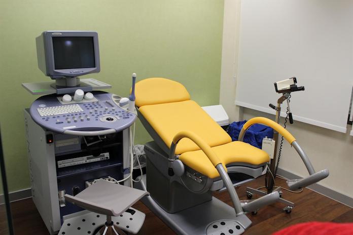 Compromís i UP insisteixen a regular la violència obstètrica mentre el PSPV advoca per buscar un altre encaix