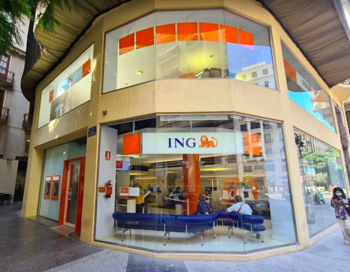 La sucursal d'ING Bank al carrer Sant Vicent Màrtir de València