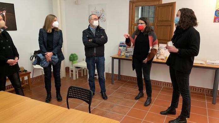 La vicepresidenta, Mónica Oltra, ha visitat el local de València on es desenvolupa aquest nou programa