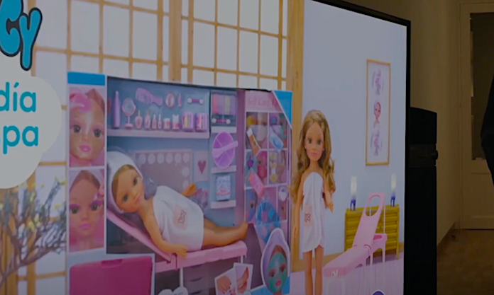 «A què juguem?», una campanya per reclamar el català als anuncis de joguets de Famosa, Mattel i Bizak