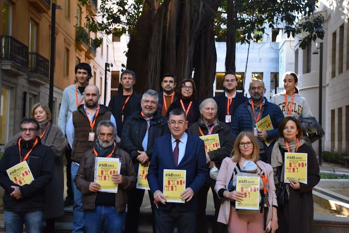 Entitats i sindicats reclamen a les Corts una Llei d'Igualtat Lingüística