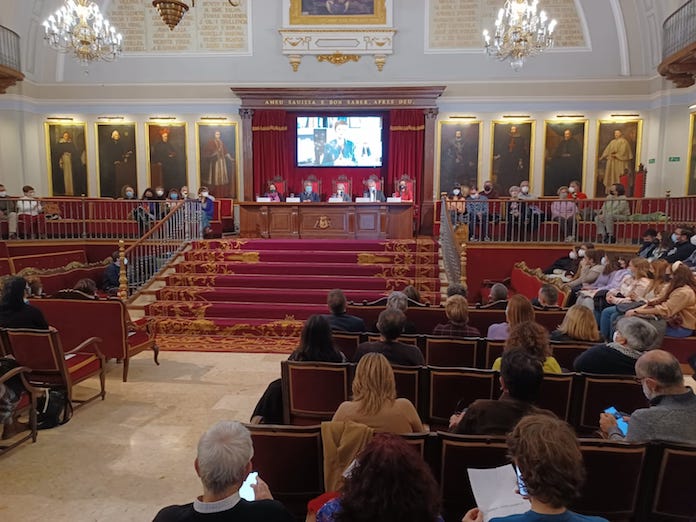 El Congrés d’Escola Valenciana arrenca acompanyat per l’acadèmia i les institucions