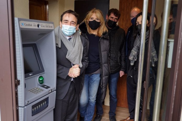 Instal·len a Vallibona el primer caixer automàtic destinat a pobles en risc de despoblació