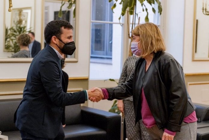 El conseller de Cultura de la Generalitat Valenciana, Vicent Marzà, i la consellera de Cultura de la Generalitat de Catalunya, Natàlia Garriga