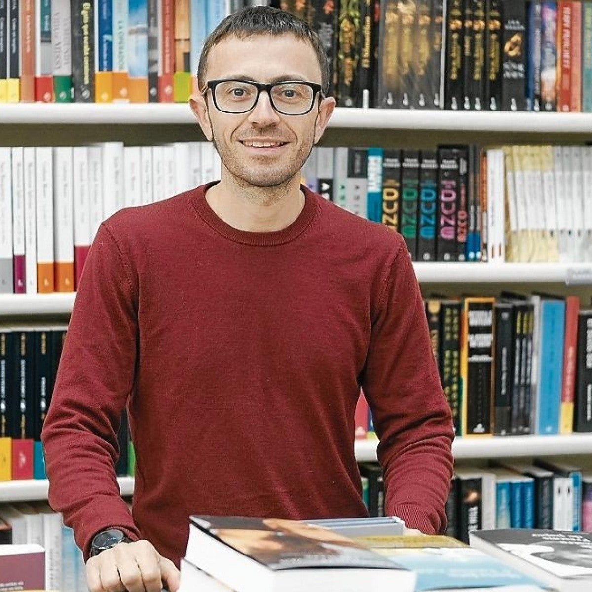 Jaume Silvestre furga en la memòria a partir d'un poema perdut de Miguel Hernández en 'Presons de paper'