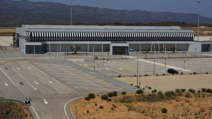 Tal dia com hui del 2004  es va posar la primera pedra de l’aeroport de Castelló, símbol de la corrupció i el balafiament del PP
