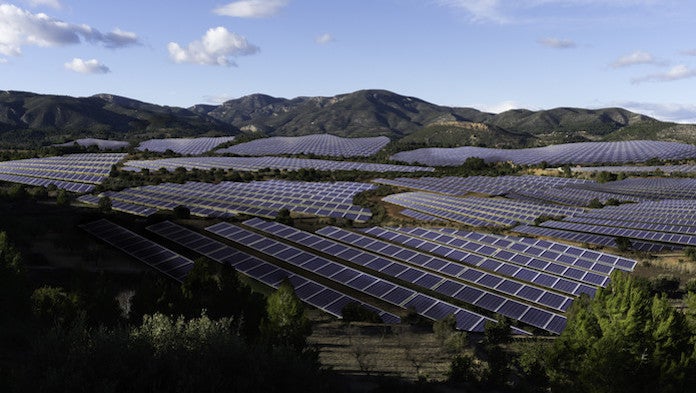 Simulació del macroparc fotovoltaic projectat al paratge de Brihuela, a Xiva (la Foia de Bunyol)  |  Agrupació d'associacions «Salvemos Brihuela»