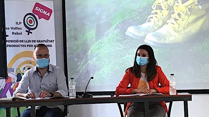 Maria Pérez Company, secretària general d'ERPV, i Josep Barberà, president d’ERPV durant la presentació de la ILP | MVG | NLV