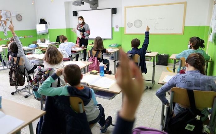 Més alumnes estudiant en valencià però amb menys hores: Educació fa públiques les xifres del plurilingüisme