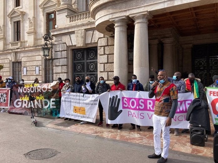 Concentració de condemna a l'agressió racista a València | EP