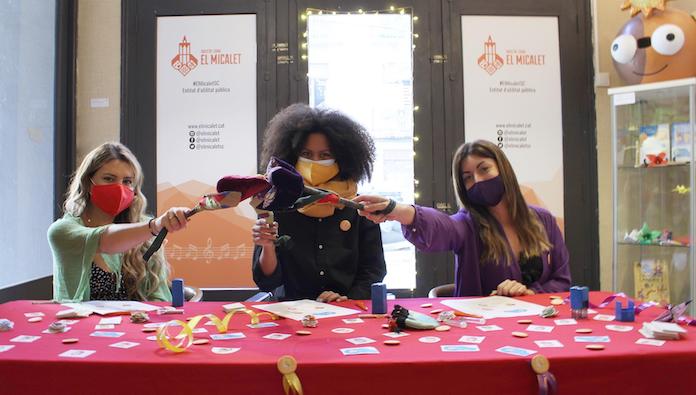 Les Magues de Gener 2022, d'esquerra a dreta, Daniela Requena (Llibertat), Sénia Mulayali (Fraternitat-Sororitat) i Lucia Beamud (Igualtat)